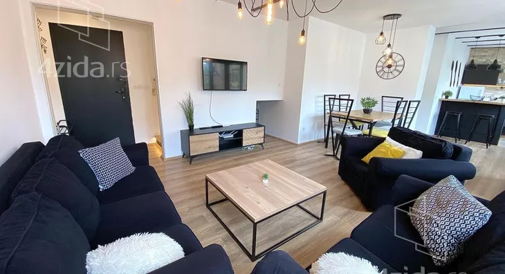 Petosoban stan | 4zida