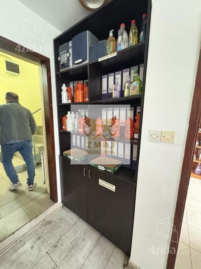 Poslovna zgrada | 4zida