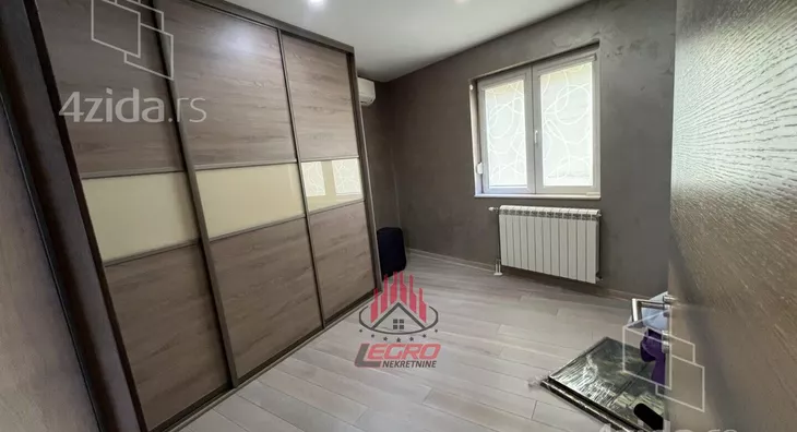 Petoiposoban stan | 4zida