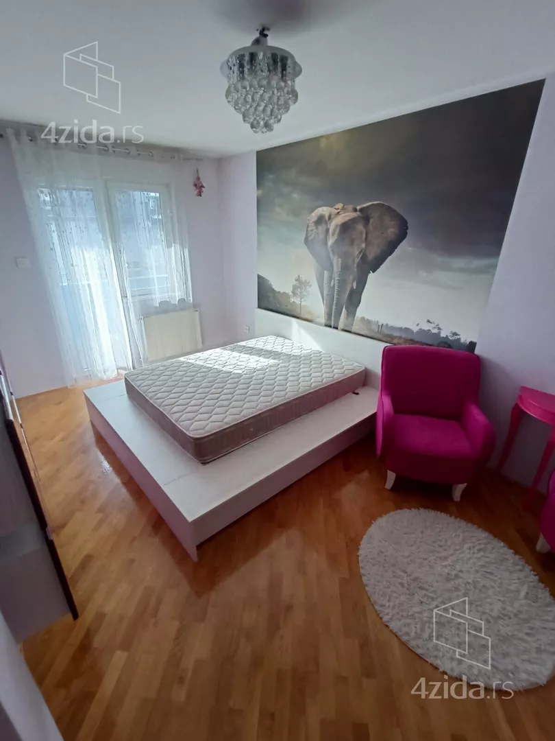 Četvoroiposoban stan | 4zida