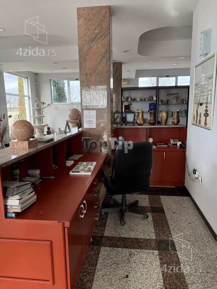 Poslovna zgrada | 4zida