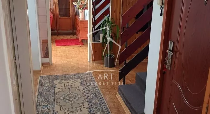 Četvoroiposoban stan | 4zida