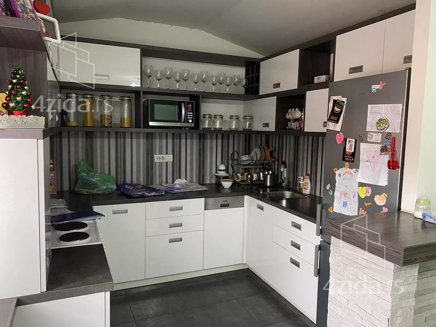 Petosoban stan | 4zida