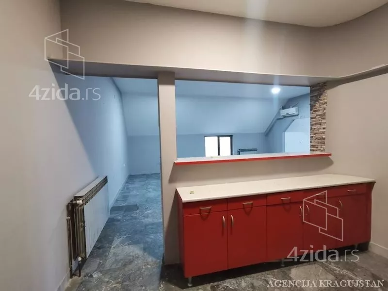 Poslovna zgrada | 4zida