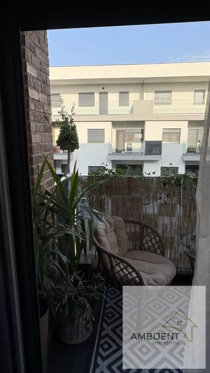 Stari Banovci | 4zida.rs