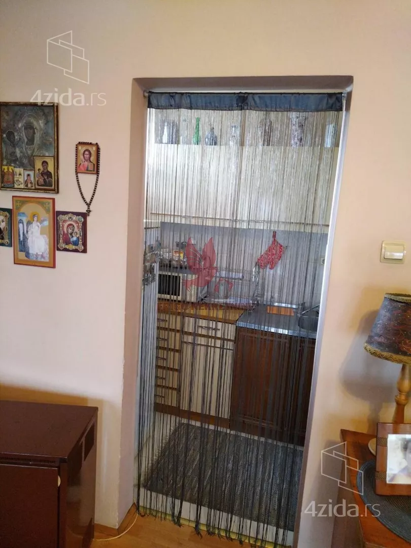 Četvoroiposoban stan | 4zida