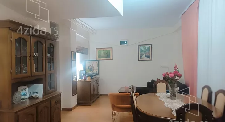 Troiposoban stan | 4zida