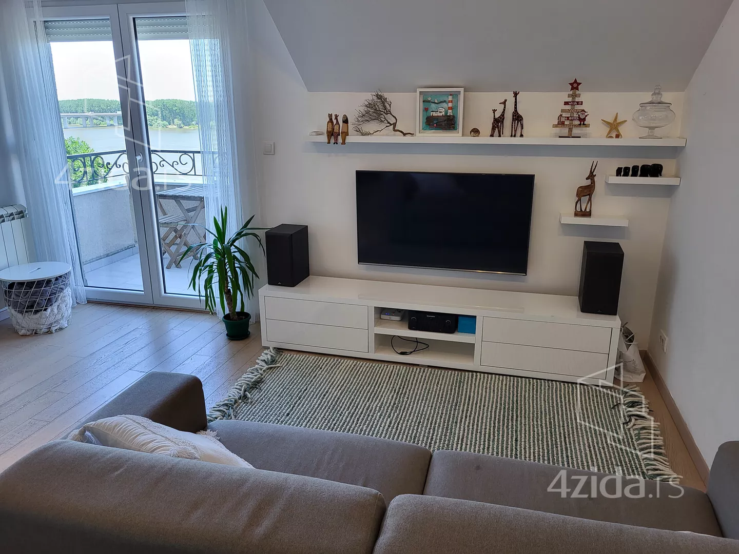 Dvoiposoban stan | 4zida