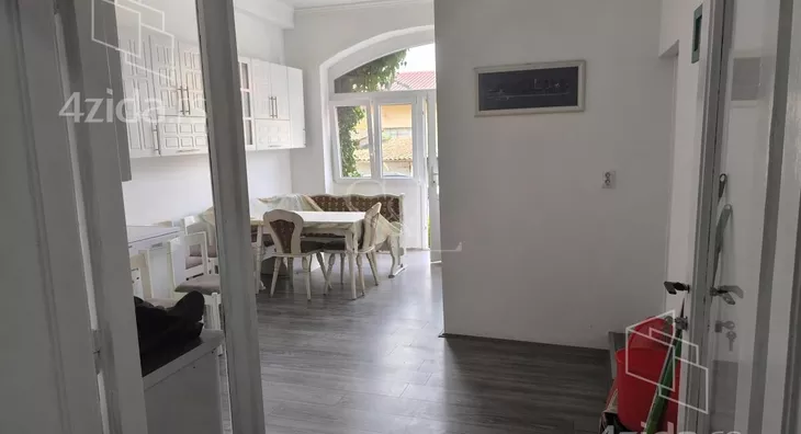 Šestosoban stan | 4zida