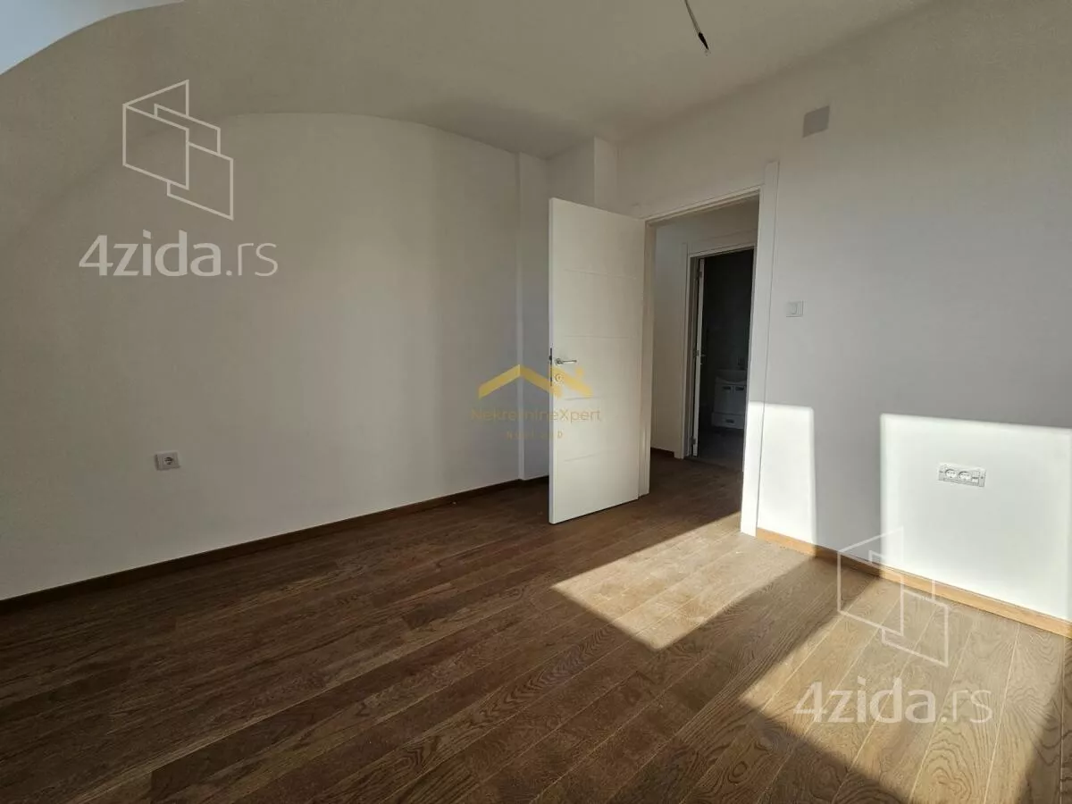 Šestosoban stan | 4zida