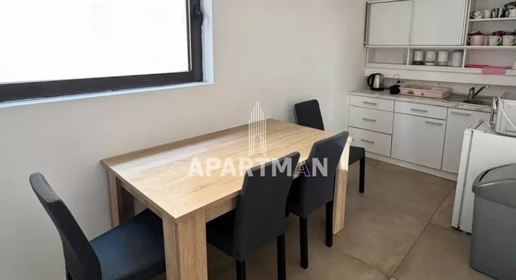 Poslovna zgrada | 4zida