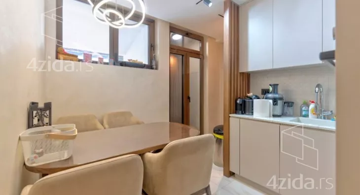 Šestosoban stan | 4zida