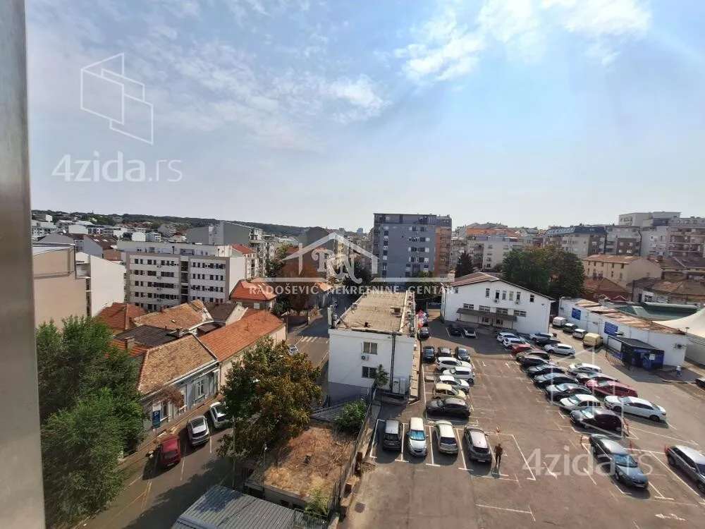 Četvoroiposoban stan | 4zida
