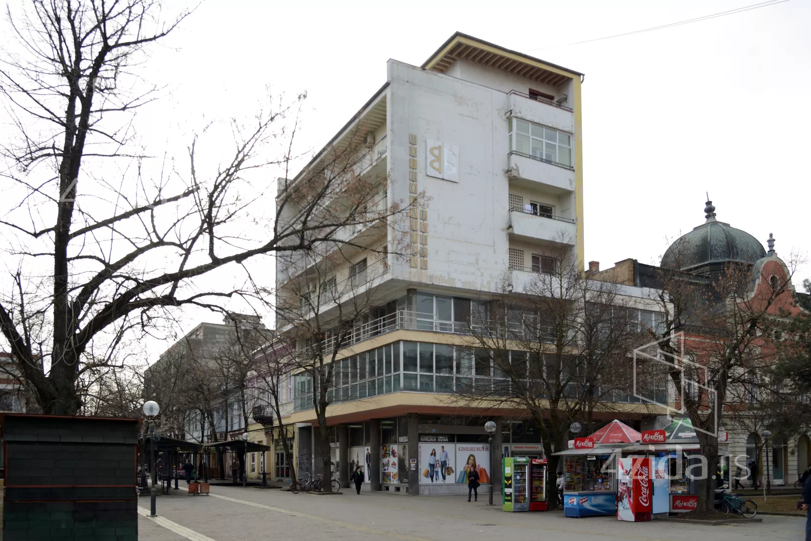 Poslovna zgrada | 4zida