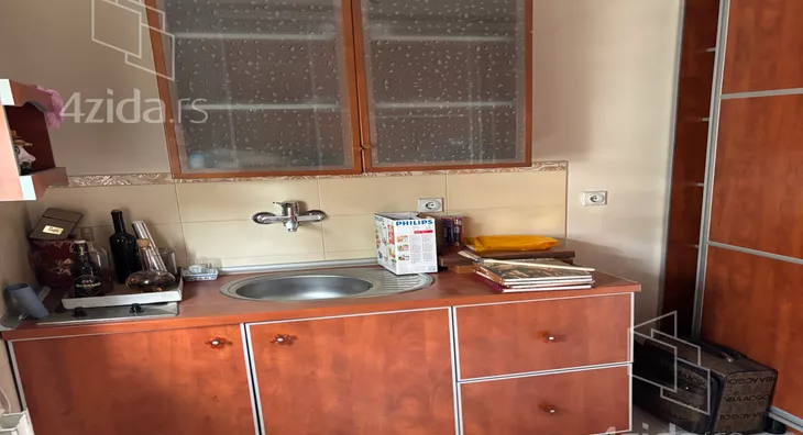 Poslovna zgrada | 4zida