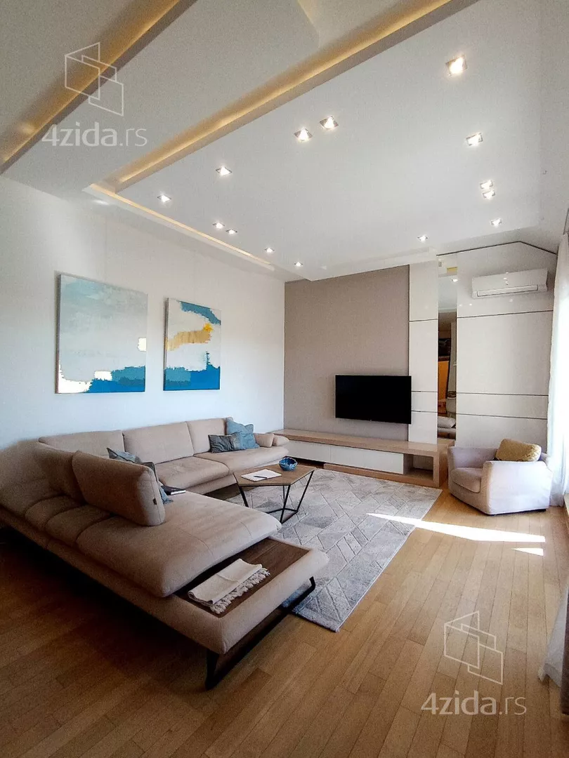 Četvoroiposoban stan | 4zida