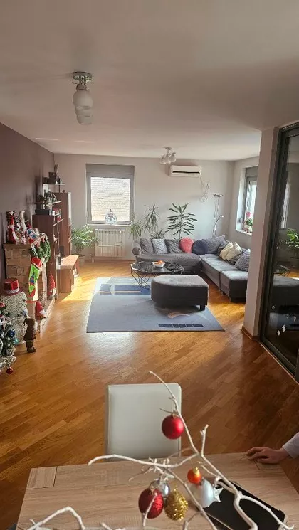 Jovana Subotića | 4zida.rs