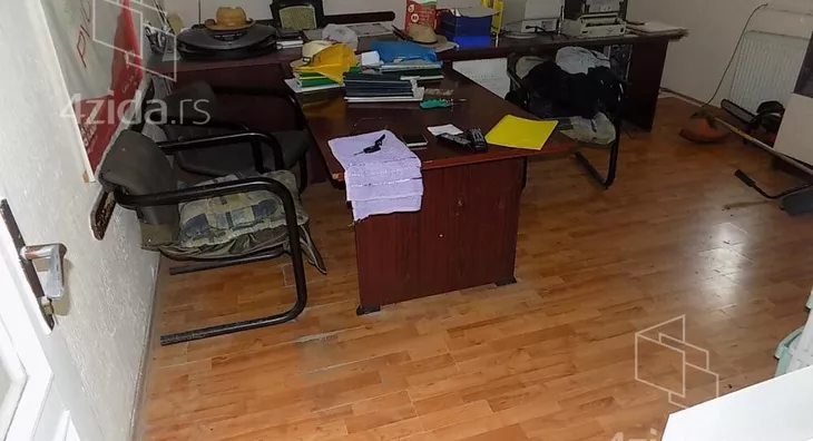 Poslovna zgrada | 4zida