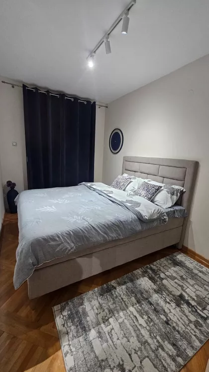 Jesenjinova | 4zida.rs