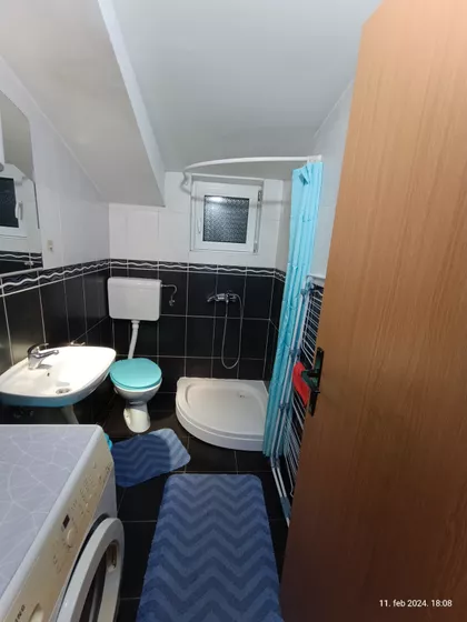 Sedamnaestog Oktobra 13g | 4zida.rs