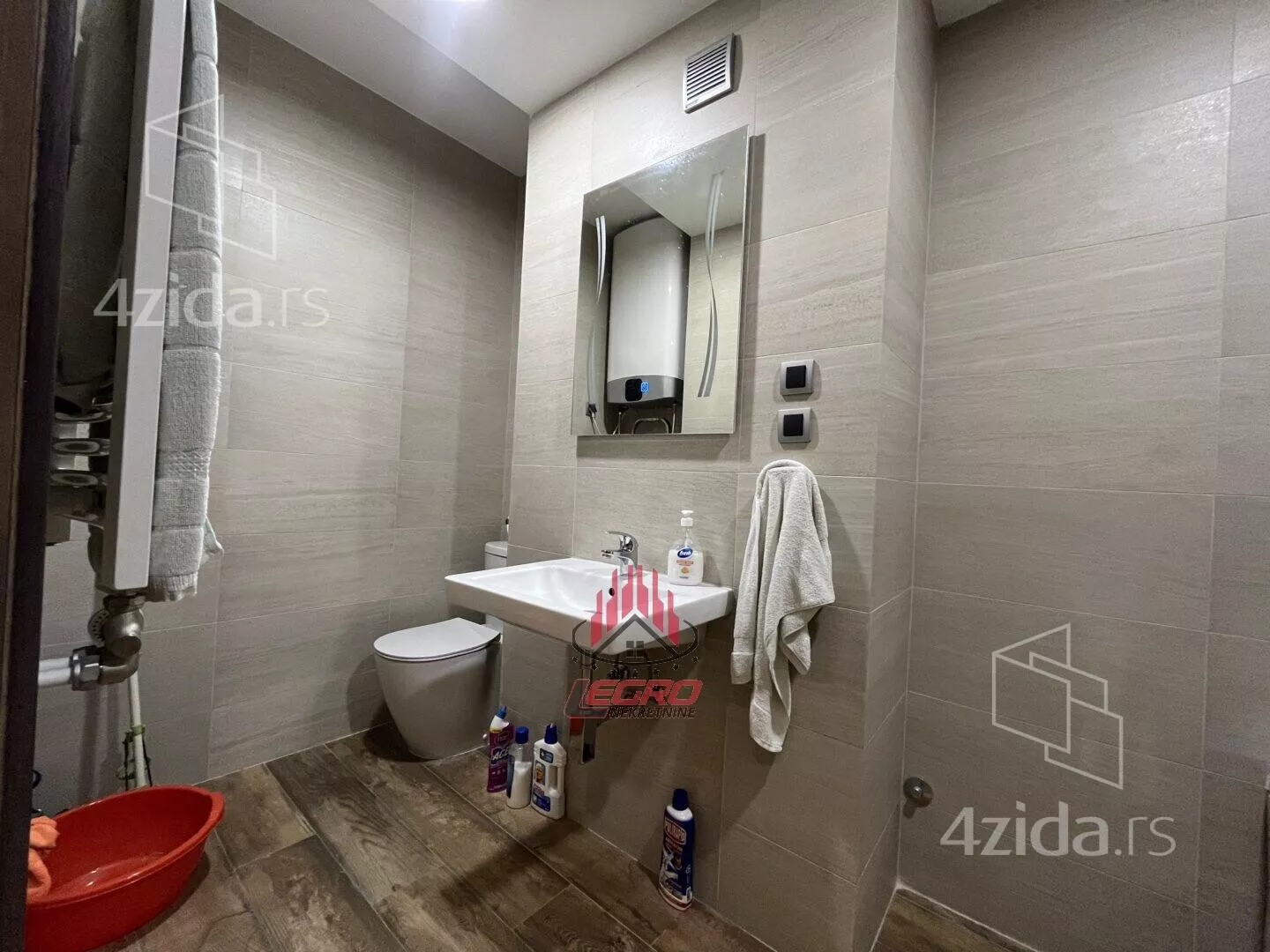 Petoiposoban stan | 4zida