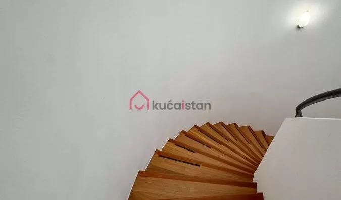 Poslovna zgrada | 4zida