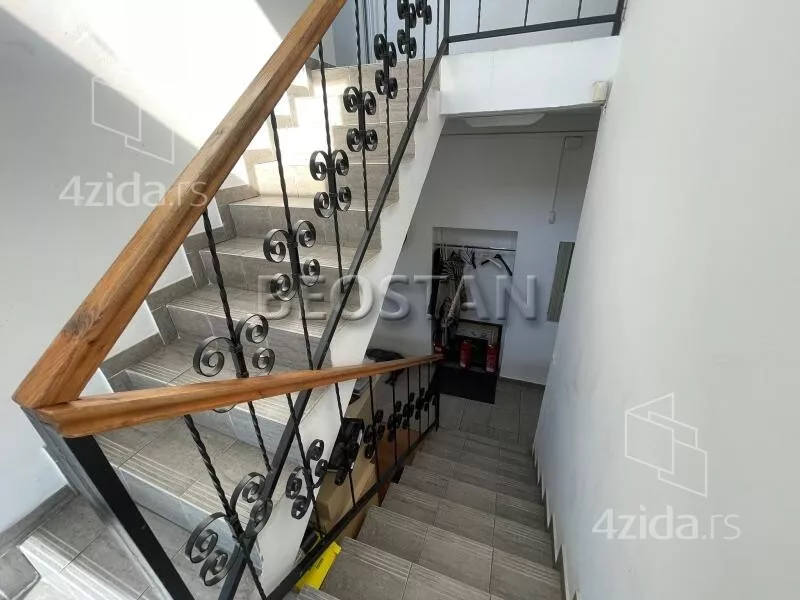 Lokal | 4zida