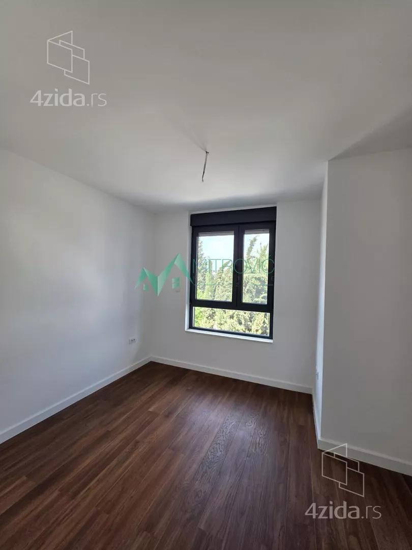 Šestosoban stan | 4zida