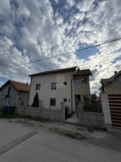 Porodice Petković | 4zida.rs