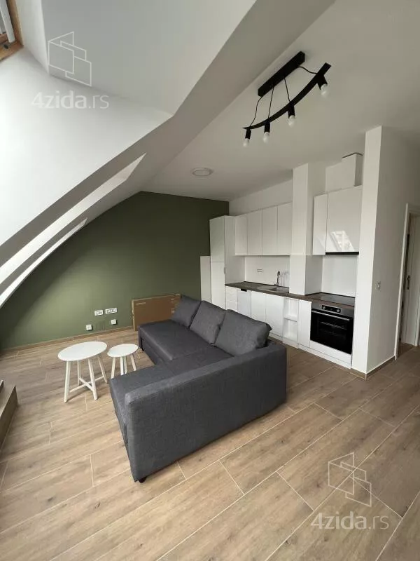 Šestosoban stan | 4zida