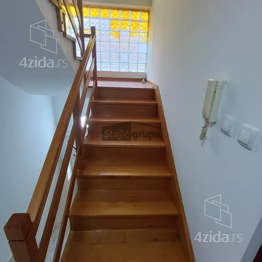 Četvoroiposoban stan | 4zida
