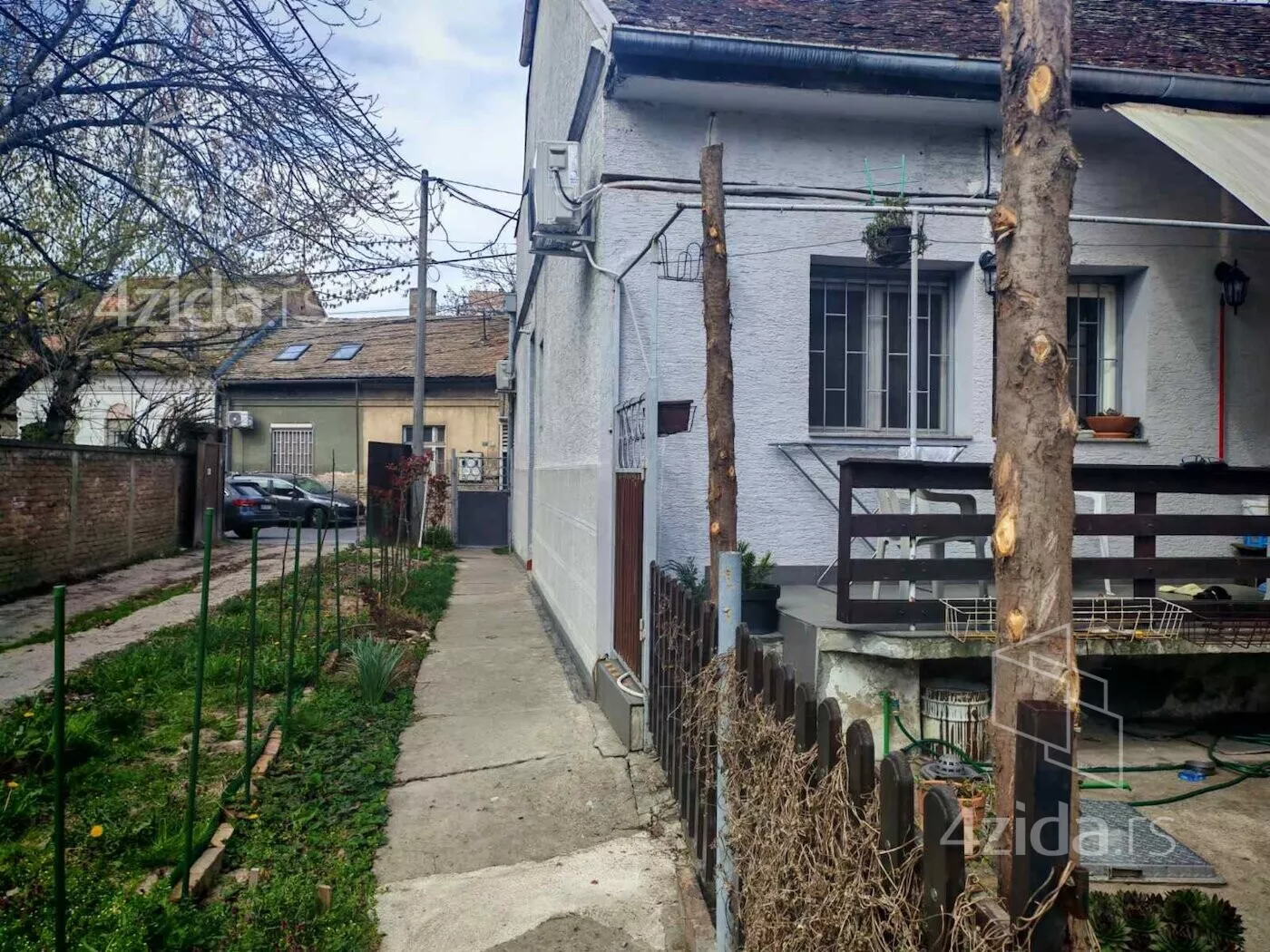 Troiposoban stan | 4zida