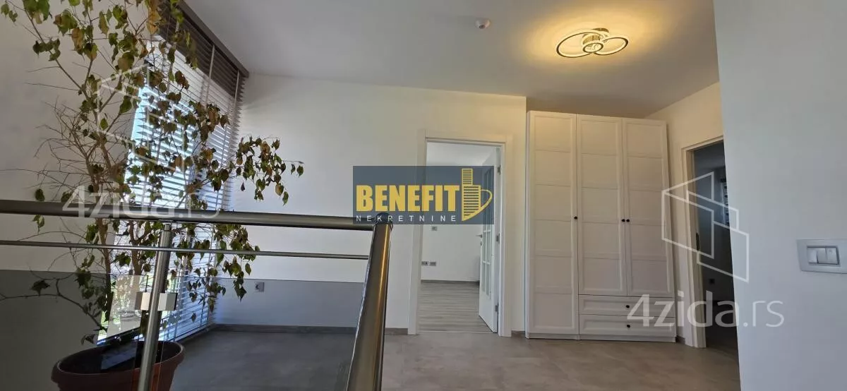 Poslovna zgrada | 4zida