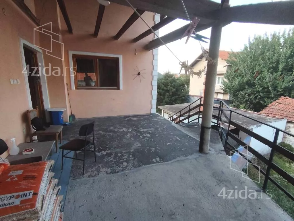 Troiposoban stan | 4zida