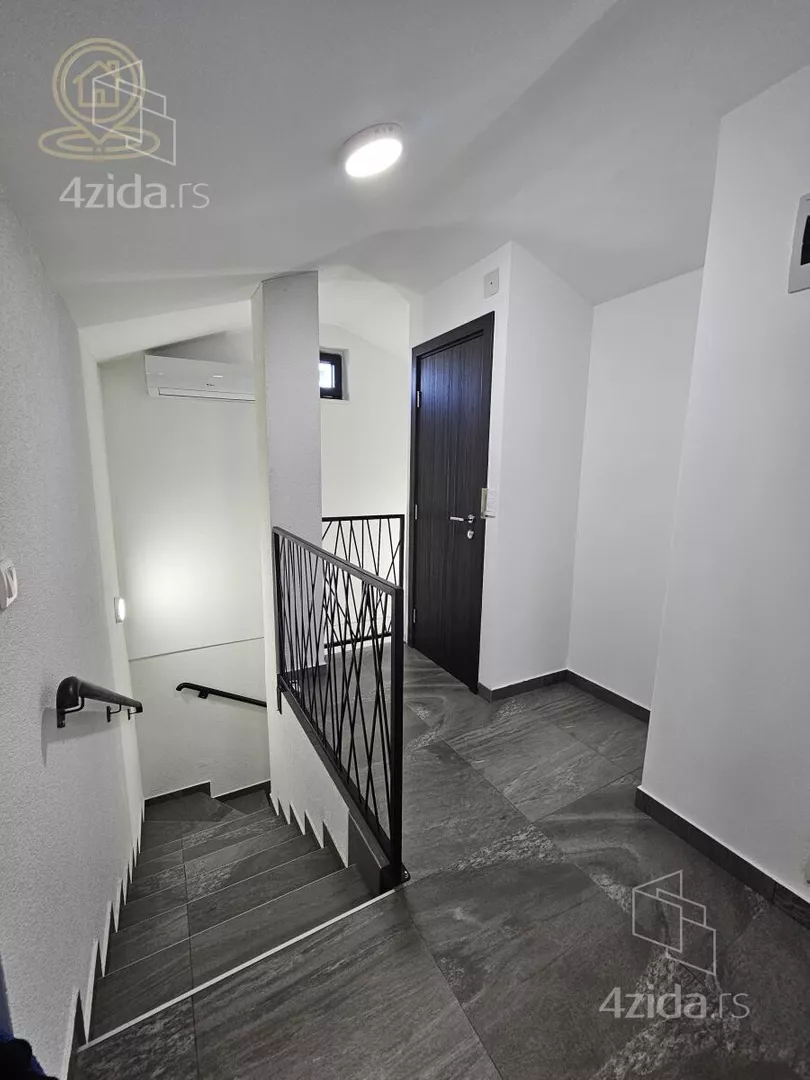 Šestosoban stan | 4zida