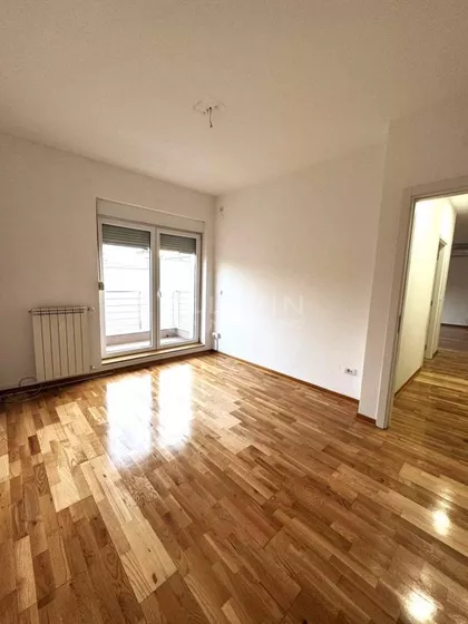 Crveni Krst Vračar | 4zida.rs