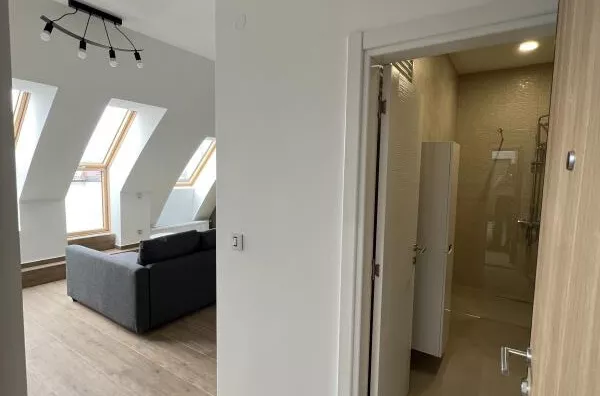 Šestosoban stan | 4zida