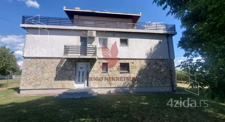 Šestoiposoban stan | 4zida