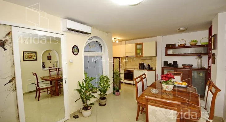 Petosoban stan | 4zida