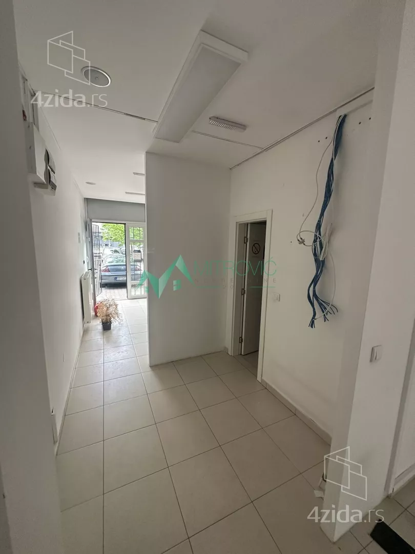 Lokal za izdavanje, Бульвар Европы, 1.100€, 95m² — фото
