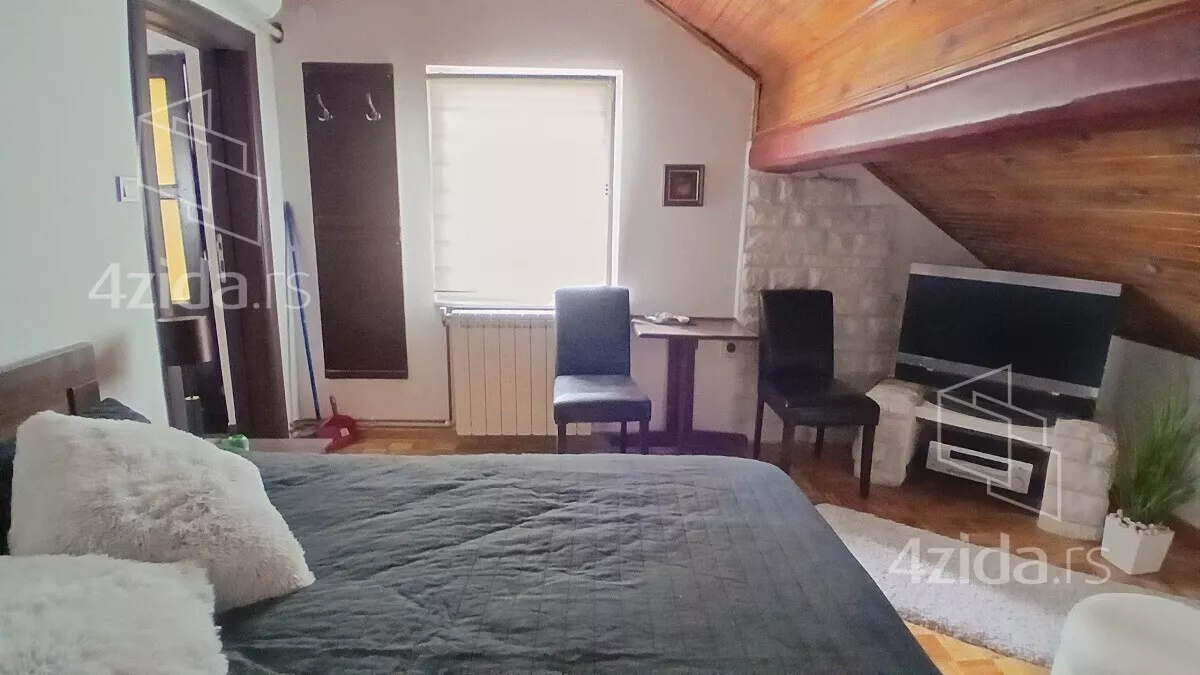 Četvoroiposoban stan | 4zida