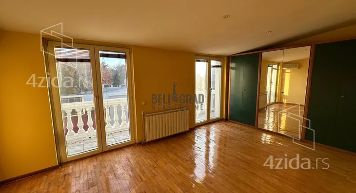 Sedmosoban stan | 4zida