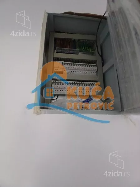 Lokal | 4zida