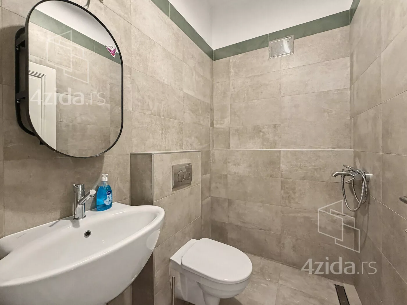 Troiposoban stan | 4zida