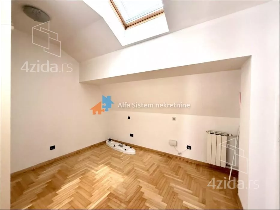 Šestosoban stan | 4zida