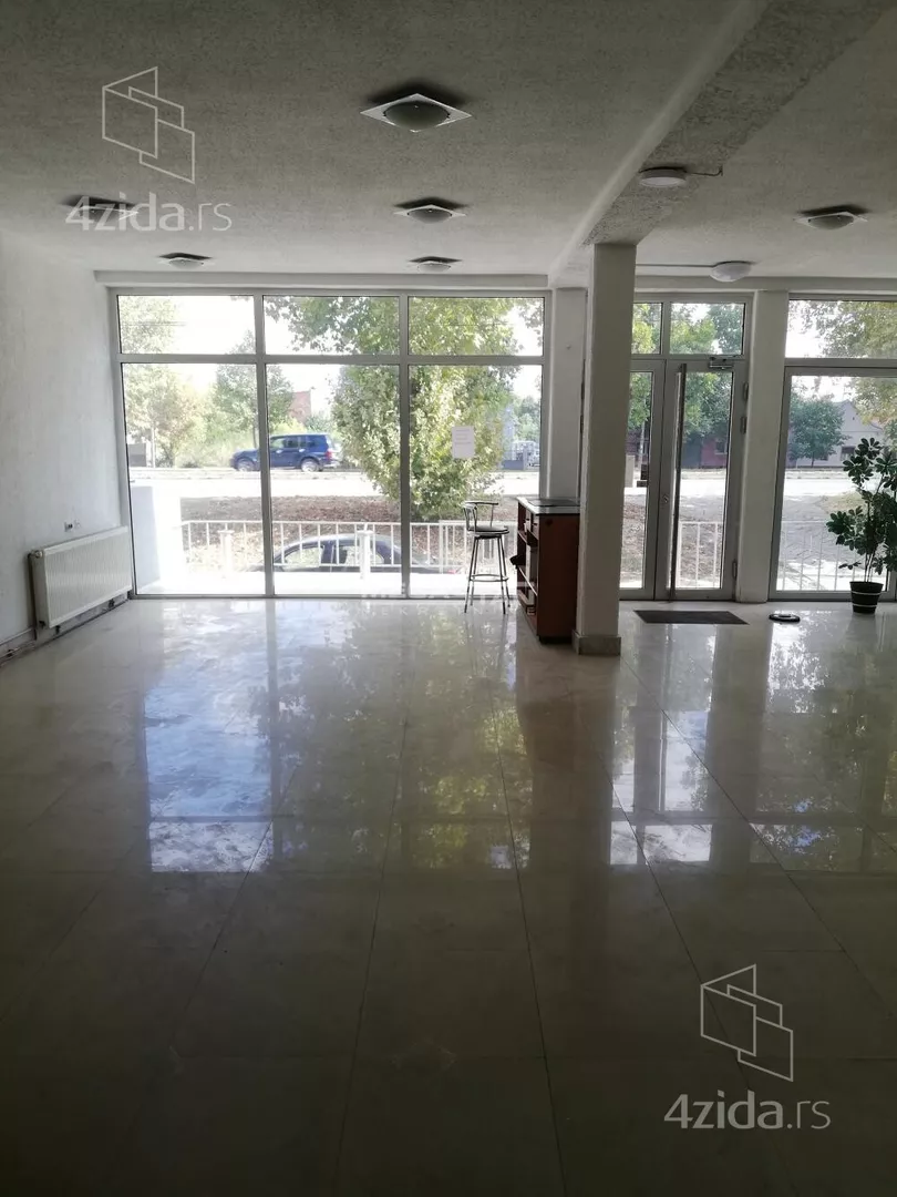 Poslovna zgrada | 4zida