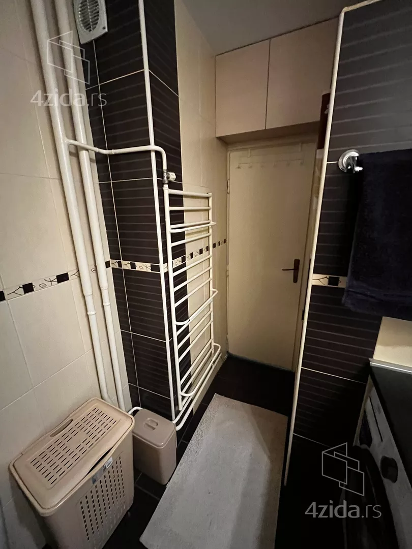 Šestosoban stan | 4zida