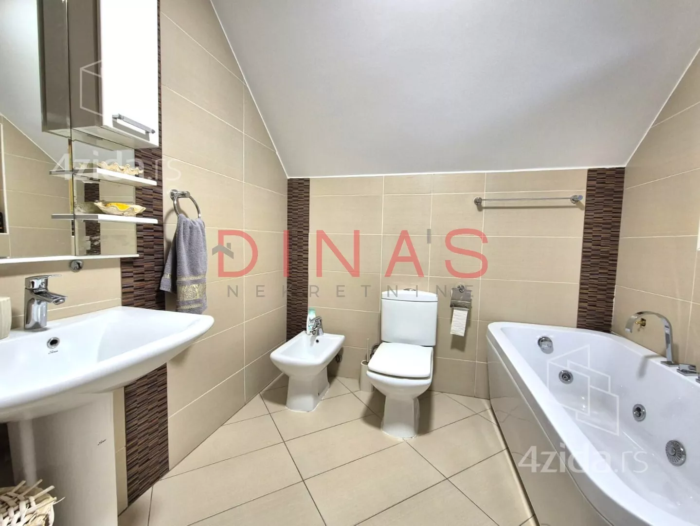 Četvorosoban stan | 4zida