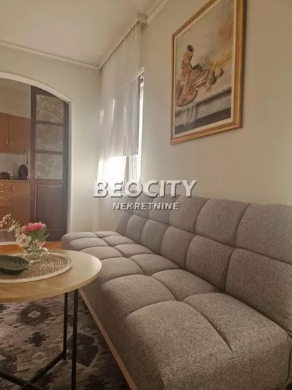 Pozorišni trg | 4zida.rs