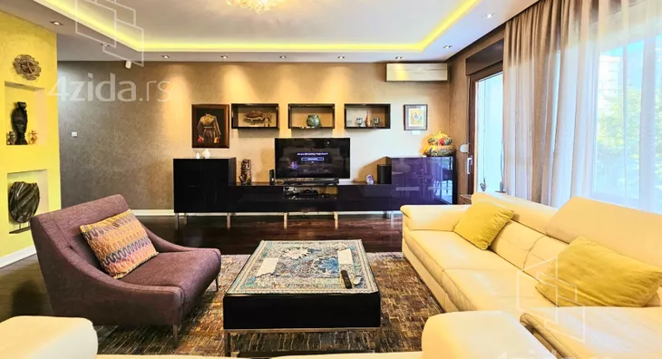 Petosoban stan | 4zida